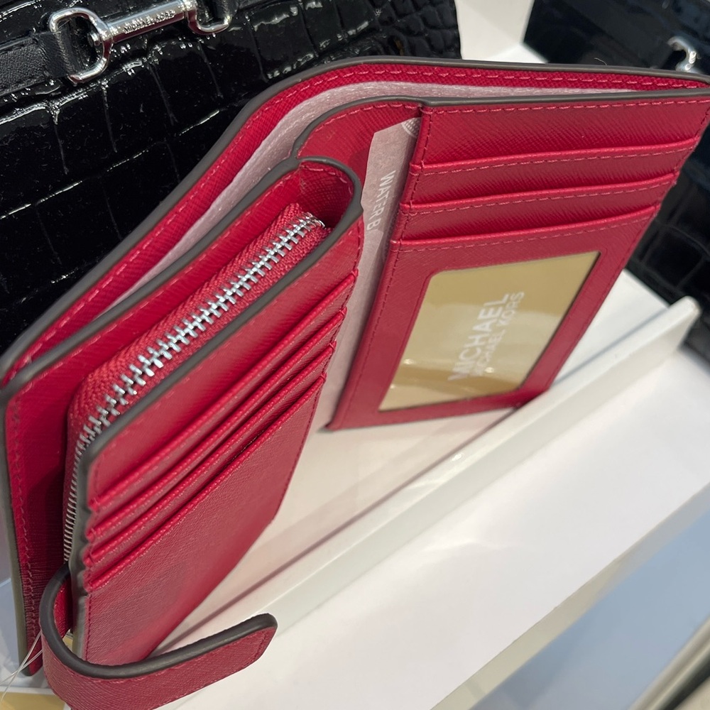 MICHAEL KORS Medium Saffiano Leather Bifold ZP CN Wallet
COLOR DK RASPBERRY
NWT - Picture 11 of 16